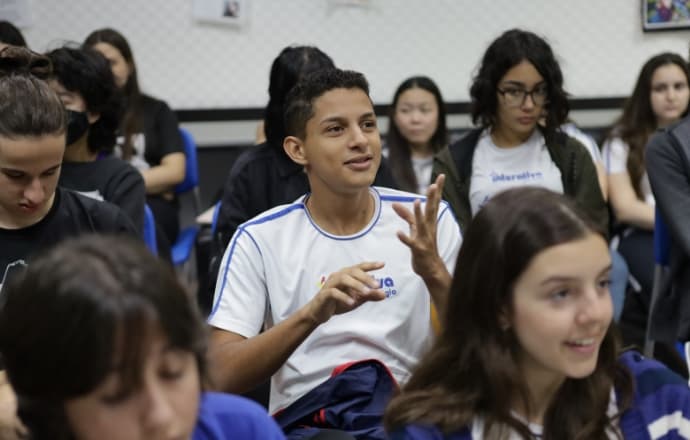 https://painel-colegio.codiehost.com.br/imagens/Produtos/4/96e294ae-8ccc-4ce0-b5d6-924ad8106398.jpg