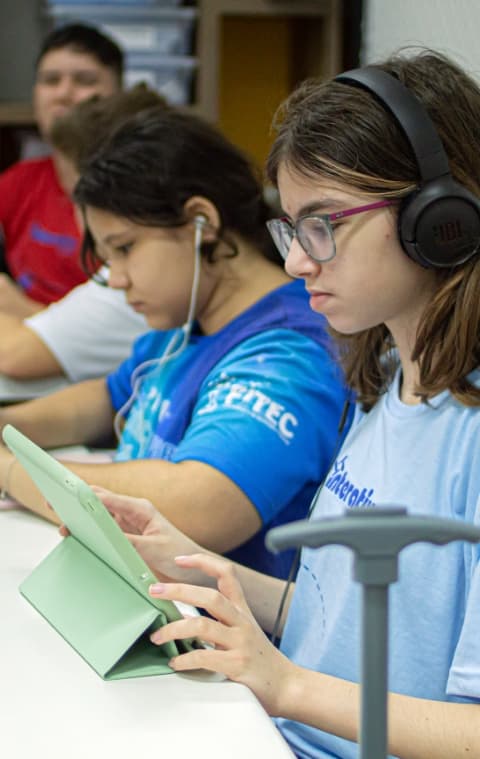 https://painel-colegio.codiehost.com.br/uploads/133368660205313155.jpg